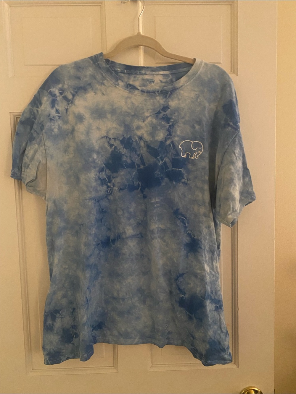 ivory ella Blue Tie-Dye Short Sleeve Tee with White Elephant Graphic